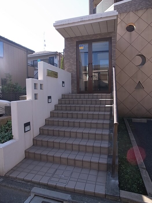 物件外観写真2　(エントランス部分)