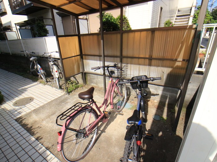 物件外観写真4　(駐輪場)