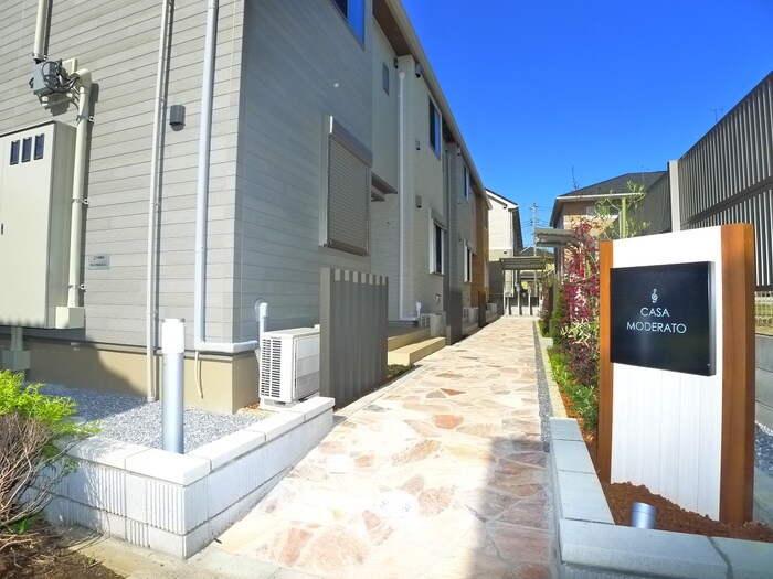 物件外観写真2　(エントランス部分)