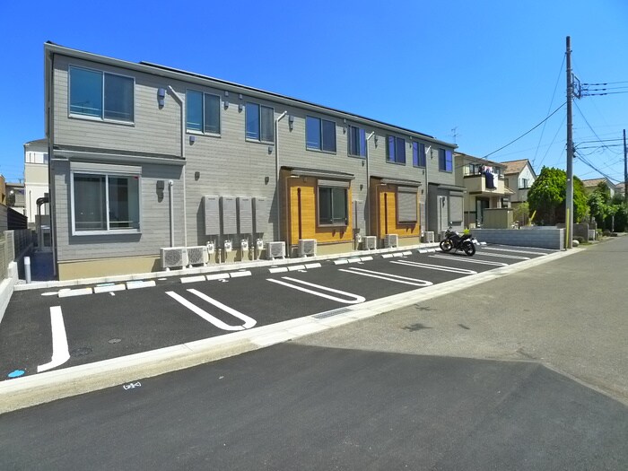 物件外観写真3　(駐車場)