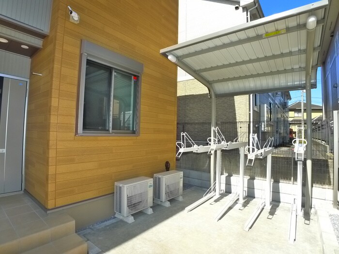 物件外観写真5　(駐輪場)