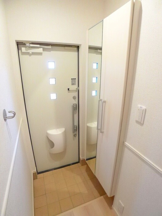 物件内観写真16　(玄関)