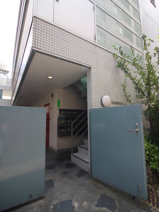 物件外観写真3　(エントランス部分)
