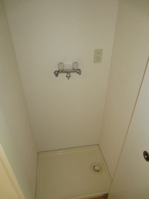 物件内観写真16　(洗濯機置場)