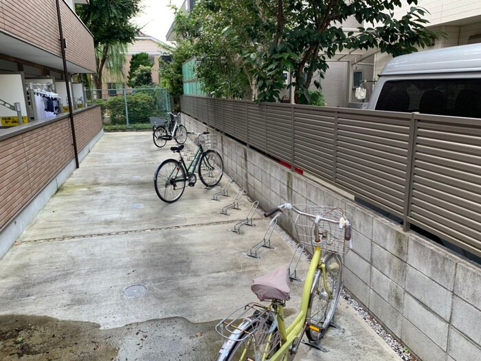 物件外観写真4　(駐輪場)