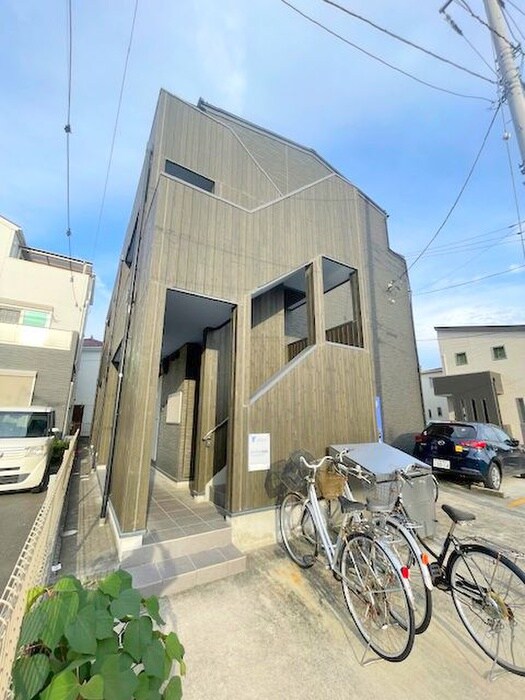 物件外観写真2　(エントランス部分)