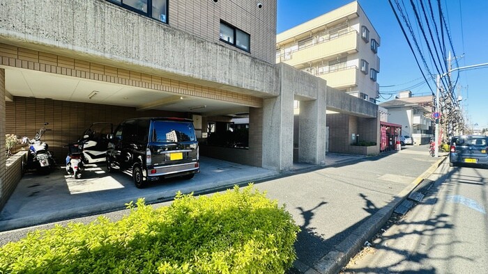 物件外観写真2　(駐車場)