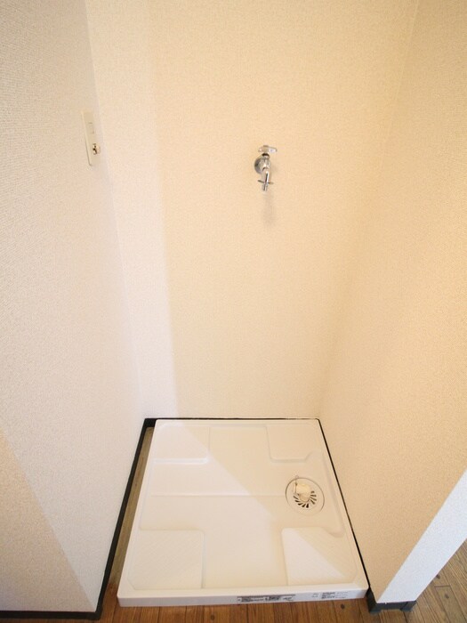 物件内観写真13　(洗濯機置場)