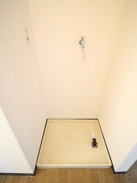 物件内観写真13　(洗濯機置場)