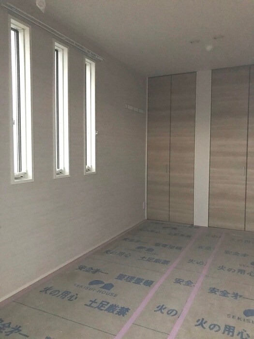 物件内観写真8　(室内からの展望)