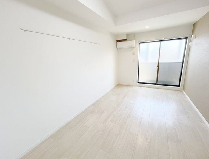 物件内観写真6　(室内からの展望)