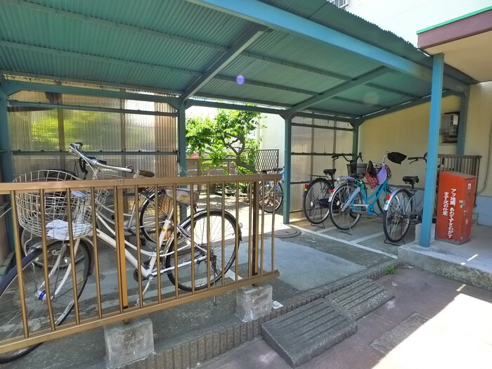 物件外観写真3　(駐輪場)