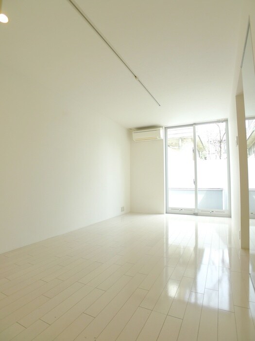 物件内観写真20　(室内からの展望)