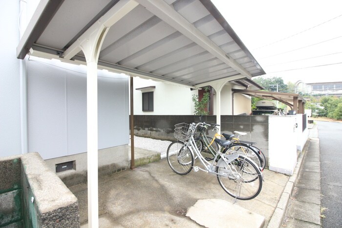 物件外観写真6　(駐輪場)