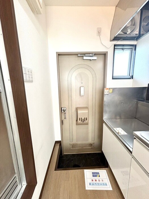 物件内観写真16　(玄関)