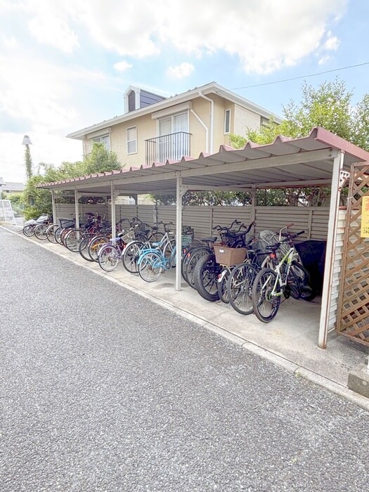 物件外観写真3　(駐輪場)