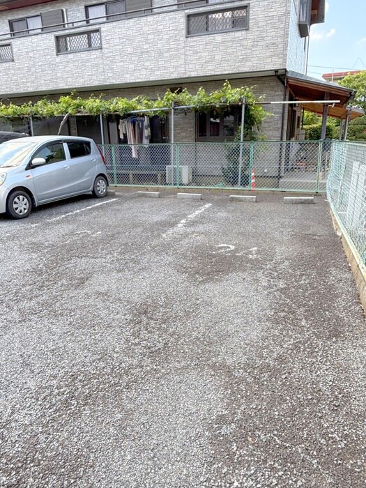 物件外観写真5　(駐車場)