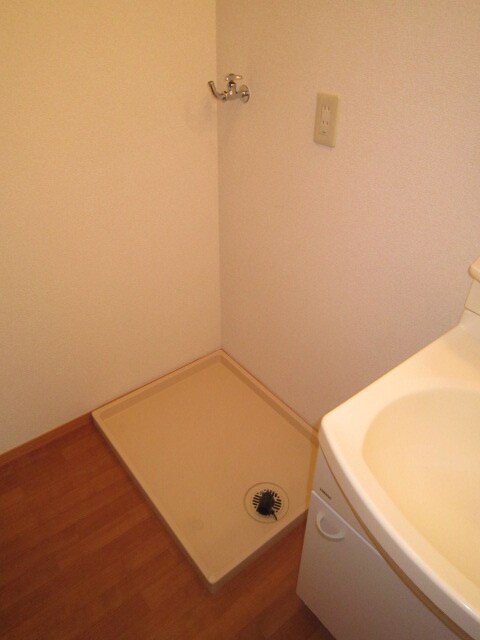 物件内観写真12　(洗濯機置場)