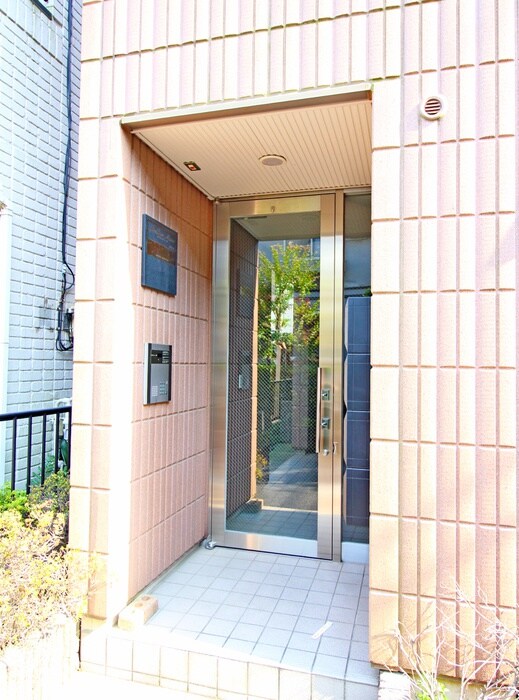 物件外観写真3　(エントランス部分)