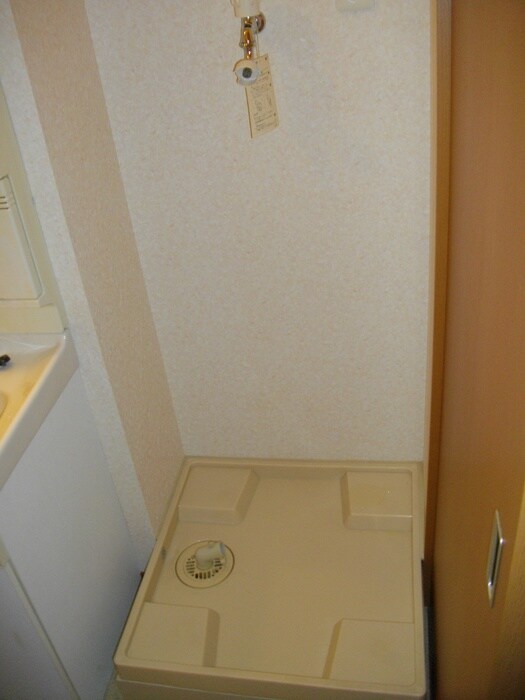 物件内観写真14　(洗濯機置場)