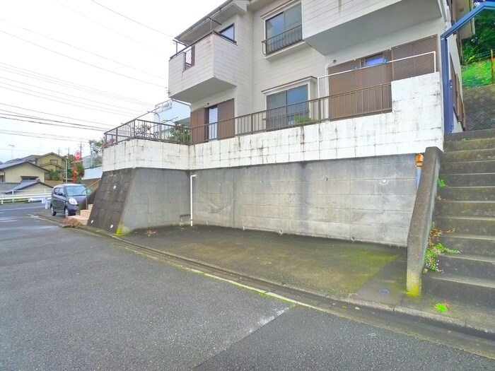 物件外観写真2　(駐車場)