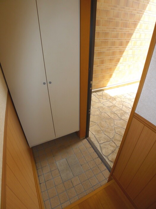 物件内観写真7　(玄関)