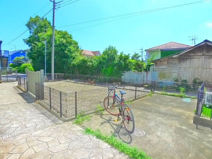 物件外観写真5　(駐輪場)