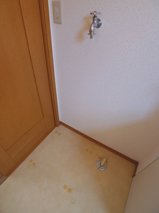 物件内観写真16　(洗濯機置場)