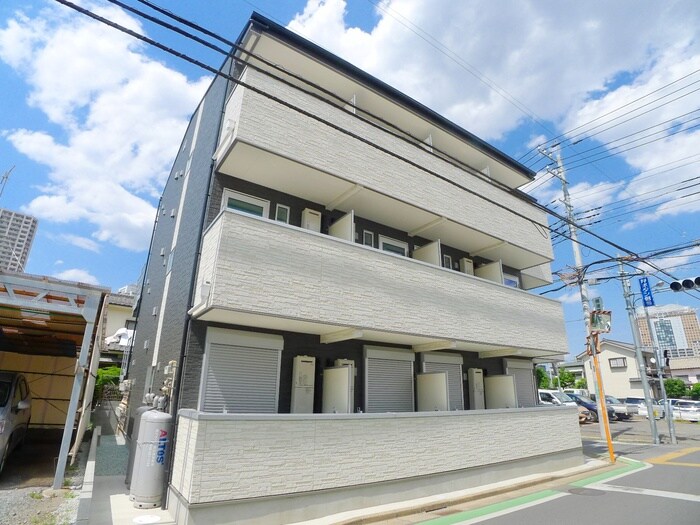 物件外観写真2　(エントランス部分)