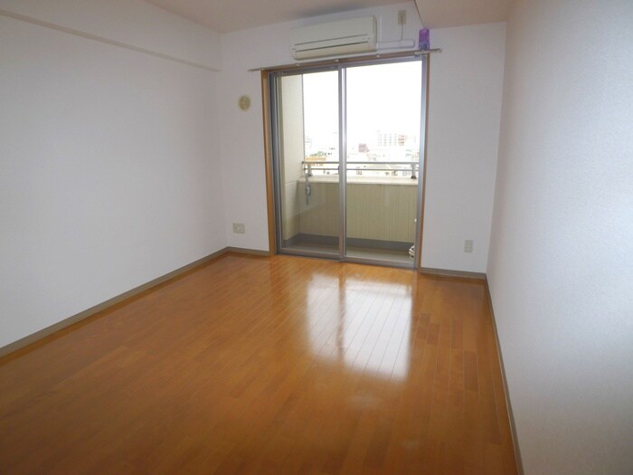 物件内観写真7　(室内からの展望)