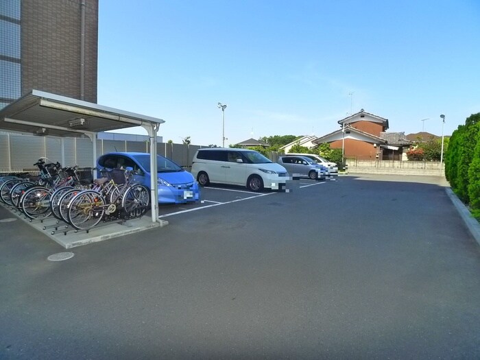 物件外観写真6　(駐車場)