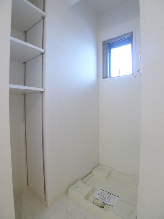 物件内観写真11　(洗濯機置場)