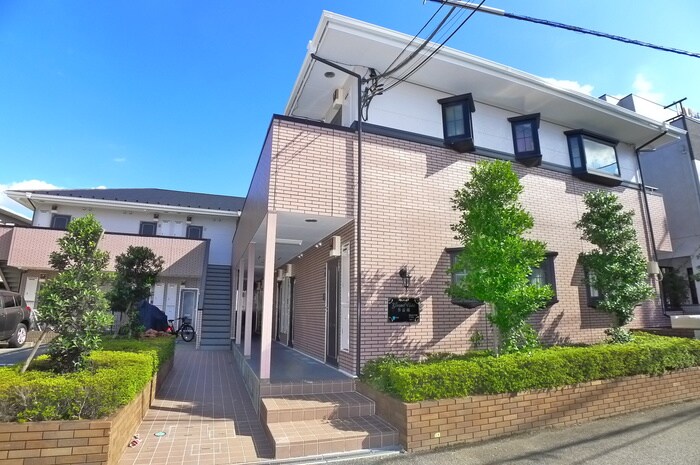 物件外観写真2　(エントランス部分)