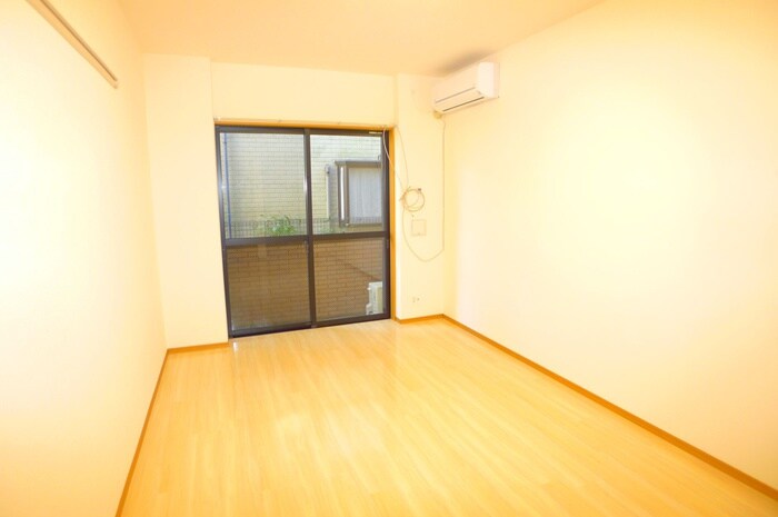 物件内観写真8　(室内からの展望)