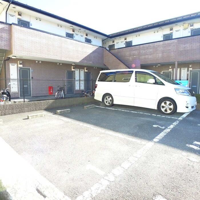 物件外観写真4　(駐車場)