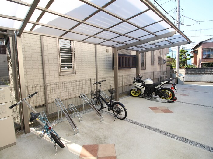 物件外観写真3　(駐輪場)