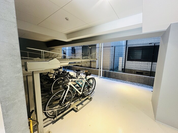 物件外観写真3　(駐輪場)