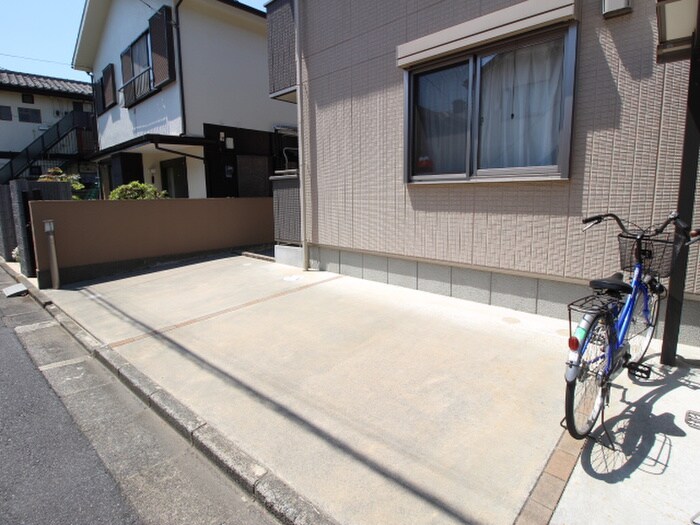 物件外観写真4　(駐車場)