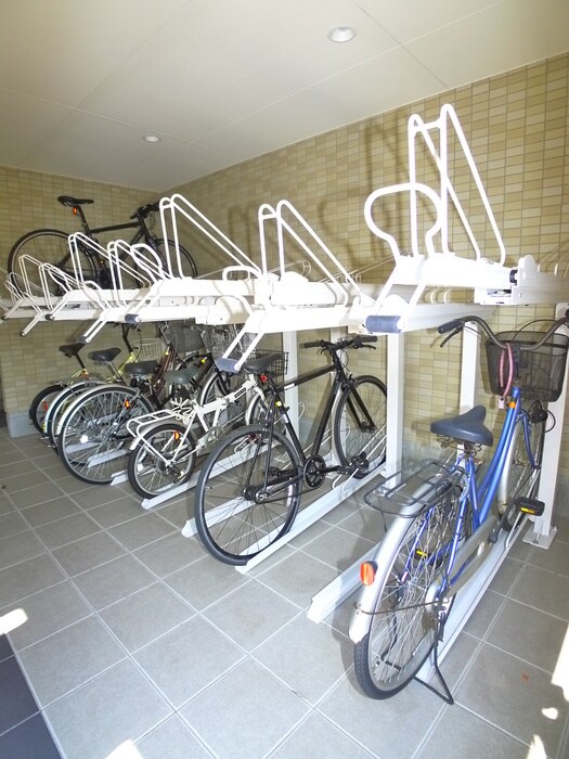 物件外観写真3　(駐輪場)