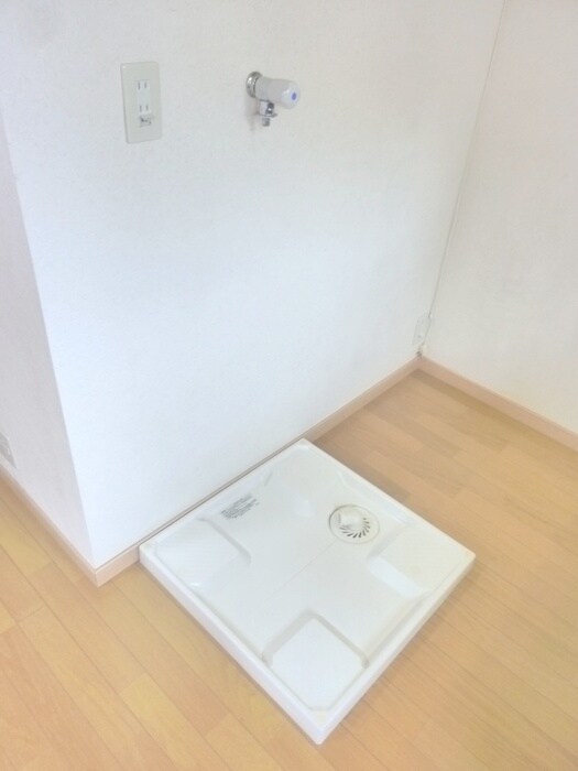 物件内観写真11　(洗濯機置場)