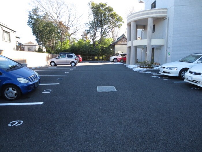 物件外観写真3　(駐車場)