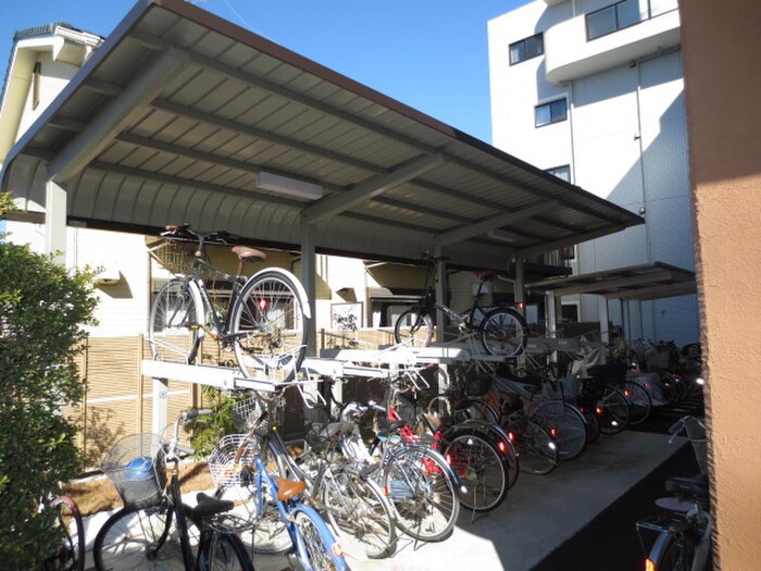 物件外観写真4　(駐輪場)