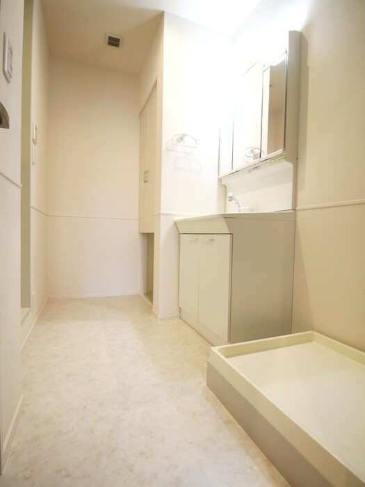 物件内観写真13　(洗濯機置場)