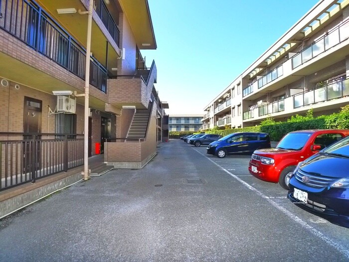 物件外観写真4　(エントランス部分)