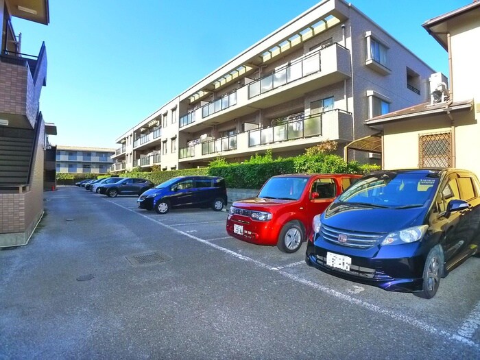 物件外観写真6　(駐車場)