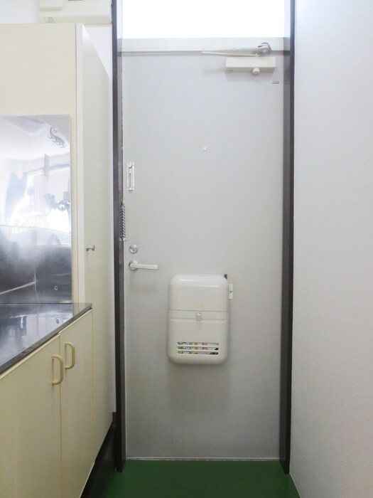 物件内観写真16　(玄関)