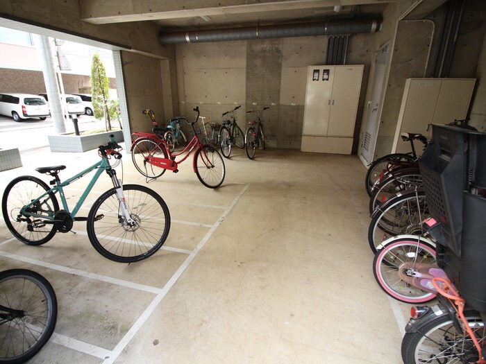 物件外観写真3　(駐輪場)