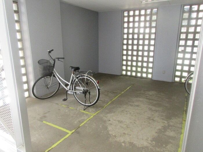 物件外観写真5　(駐輪場)