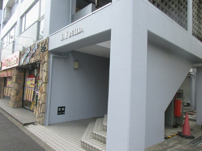 物件外観写真6　(エントランス部分)