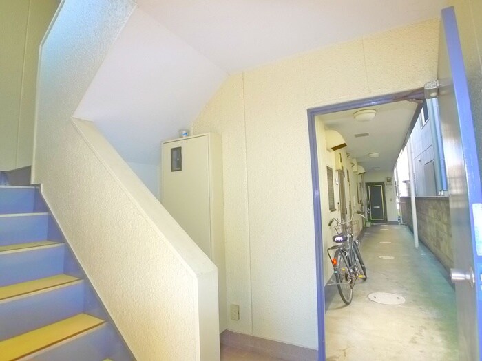 物件外観写真3　(エントランス部分)